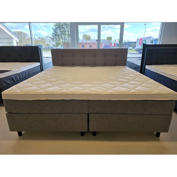 Kontinentalseng 210x210cm inkl. sengegavl - Gr�