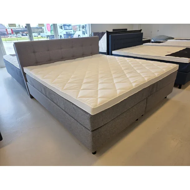 Kontinentalseng 210x210cm inkl. sengegavl - Gr�