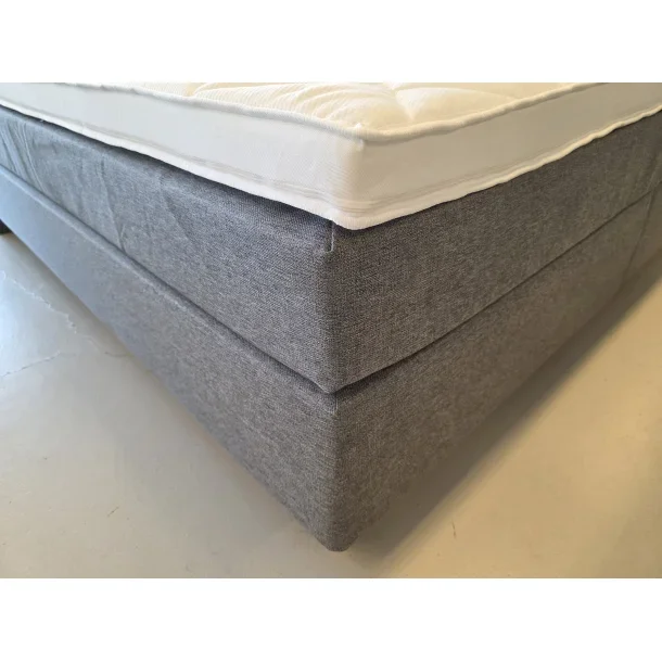 Kontinentalseng 210x210cm inkl. sengegavl - Gr�