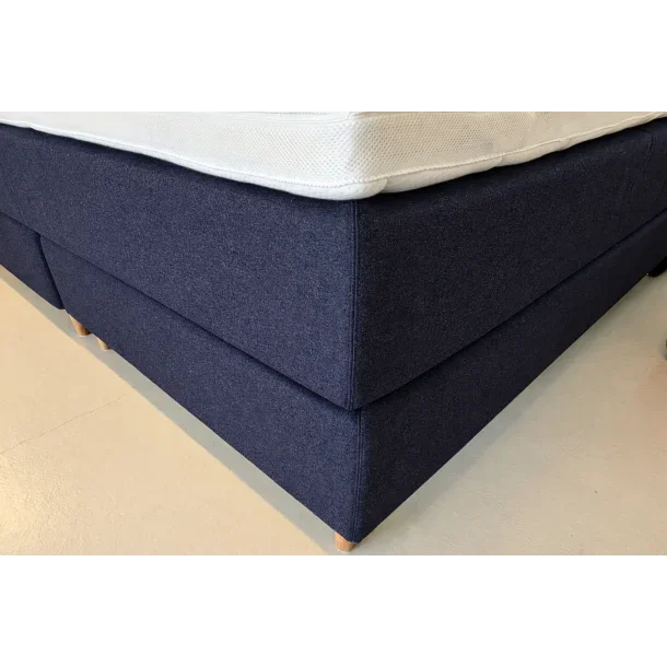 Kontinentalseng 210x210cm inkl. sengegavl - M�rkebl�